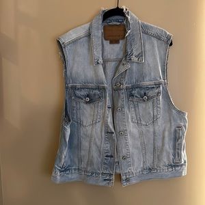 American eagle light denim vest